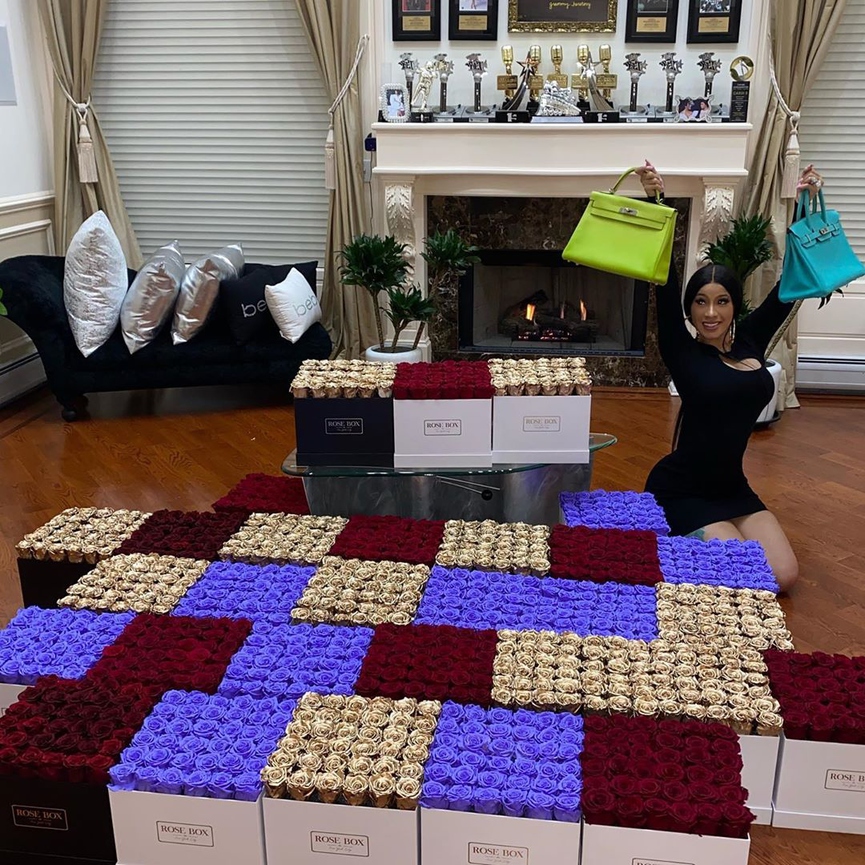 Offset пополнил коллекцию сумок Карди Би Фото: Instagram 