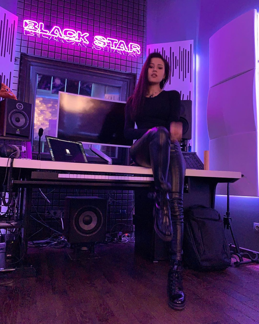 НАZИМА скучает по знакомой студии Black StarФото: Instagram