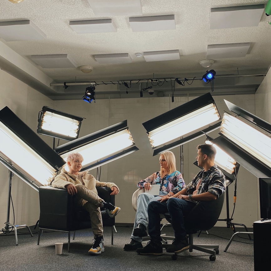 Ваня Дмитриенко: «Рад, что гитарное и душевное музло ещё может показывать что-то в топах»