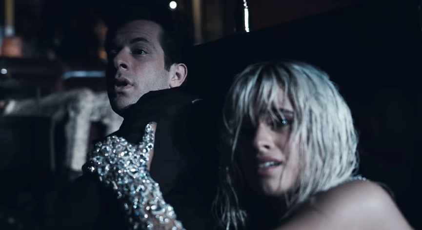 Марк Ронсон и Камила Кабейо​Фото: кадр из видео