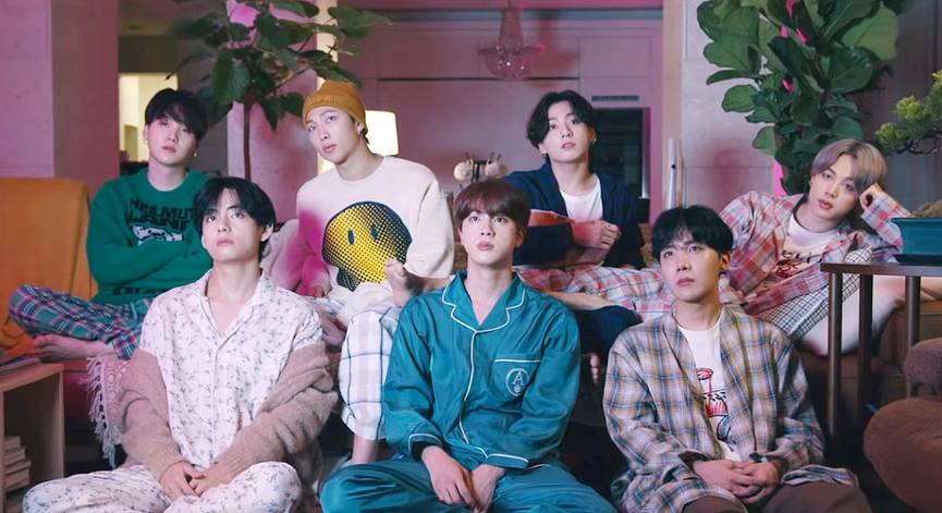 BTSФото: кадр из клипа «Life Goes On»