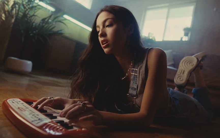 Оливия Родриго​Фото: кадр из клипа ​«drivers license»