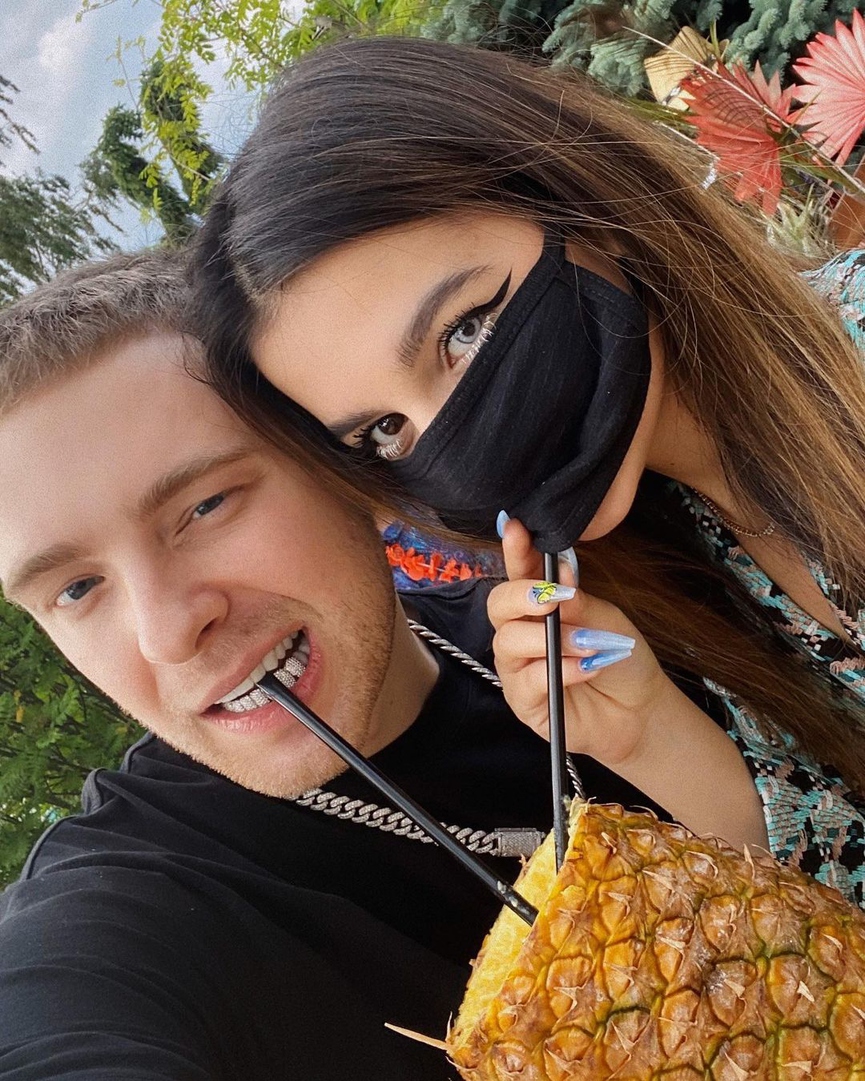 С партнёром по стримам Егором КридомФото: Instagram