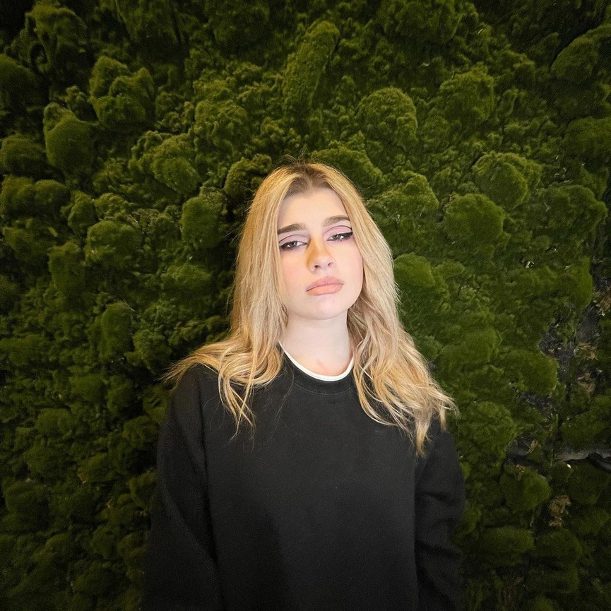 Большое интервью просто Леры: о хитовом альбоме «Погода любить», Тиме Белорусских, лейбле Kaufman, Земфире* и несчастной любви