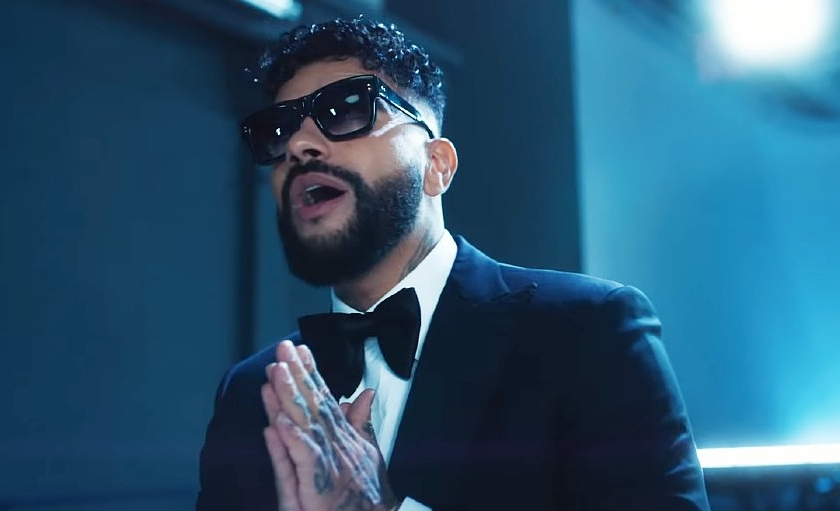 ТиматиФото: кадр из клипа «Чокер»