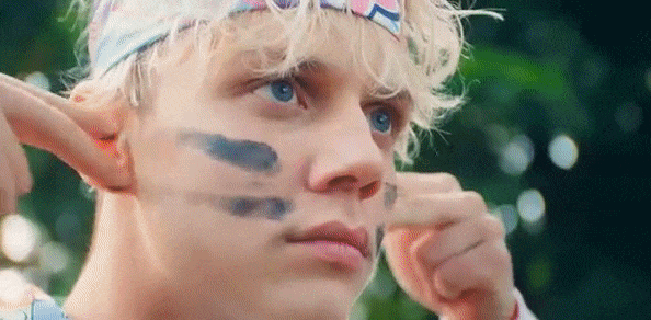 «Открытка»: Ваня Дмитриенко и Хабиб борются за сердце девушки в свежем клипе