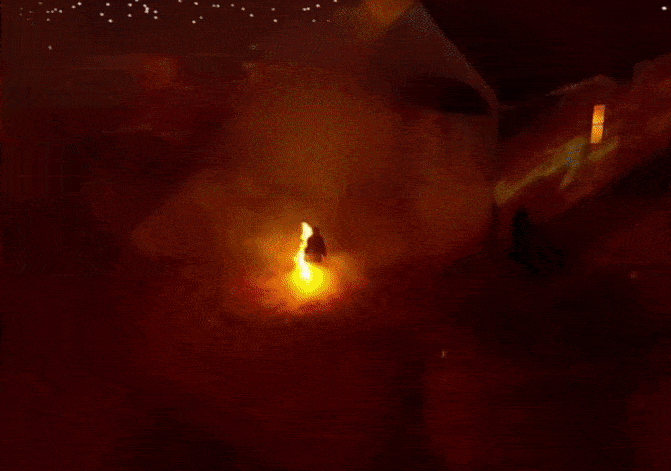 Кадры дня: Ким в свадебном платье и горящий Канье на шоу «Donda»