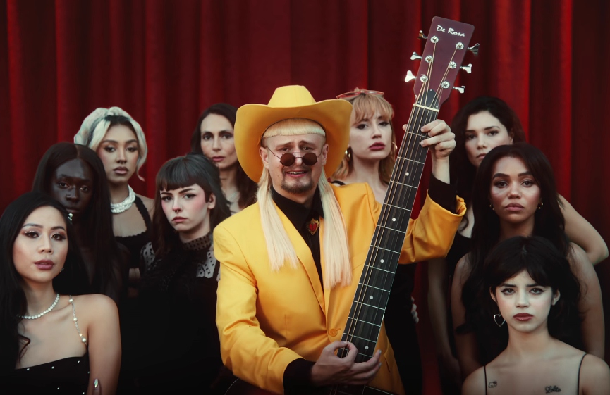 Фото: кадр из клипа