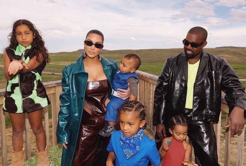 Ким Кардашьян и Канье Уэст с детьми​Фото: Instagram