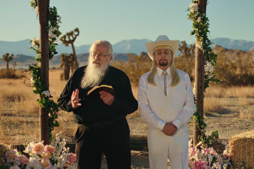 Кадр из клипа «Swing & A Miss»