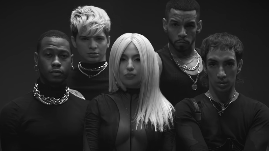 Эйва МаксКадр из клипа «The Motto»