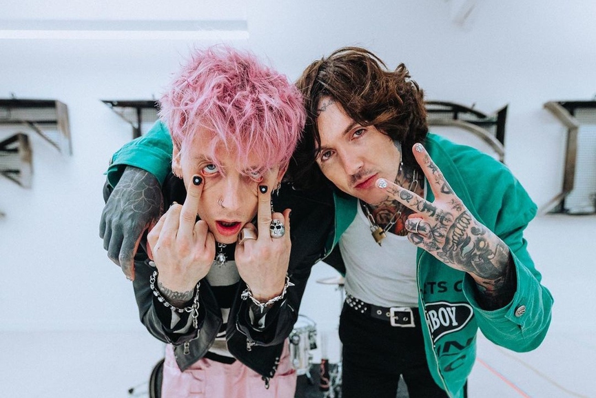 Machine Gun Kelly и Оливер Сайкс​Фото: соцсети