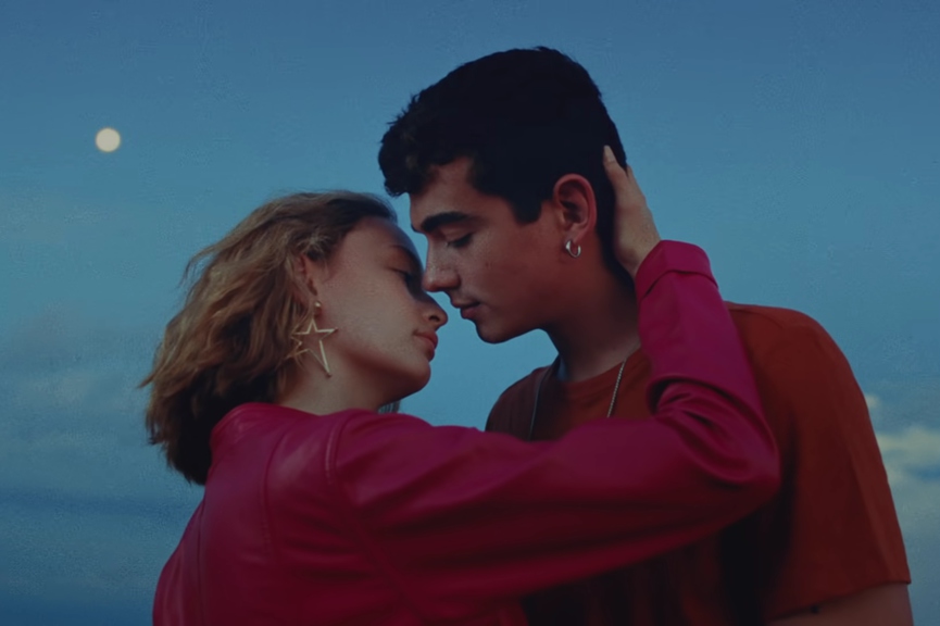 Кадр из клипа ​«Freeze»