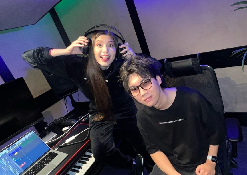 Анет Сай и Baur Karbon​Фото: VK