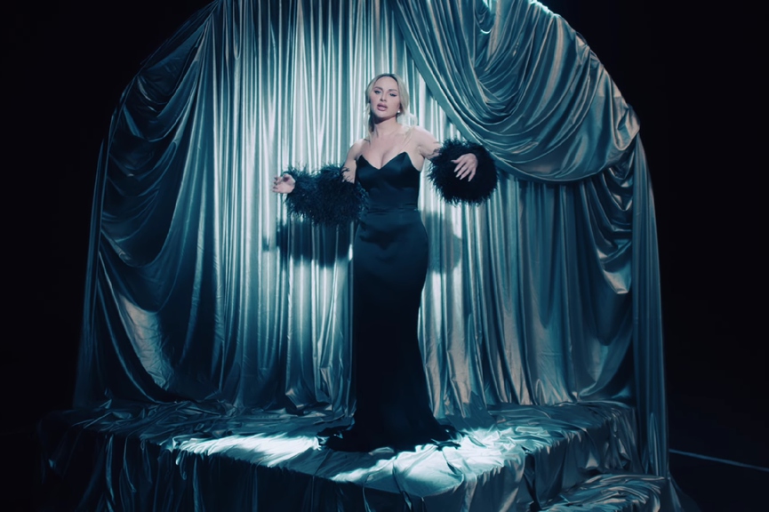 ANNA ASTIКадр из клипа «По барам»