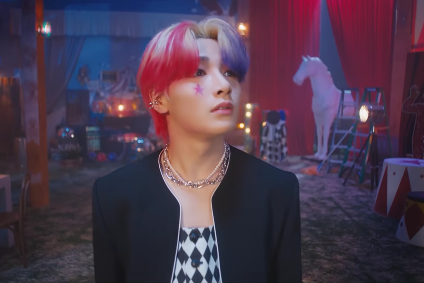 Кадр из клипа ​«Circus»