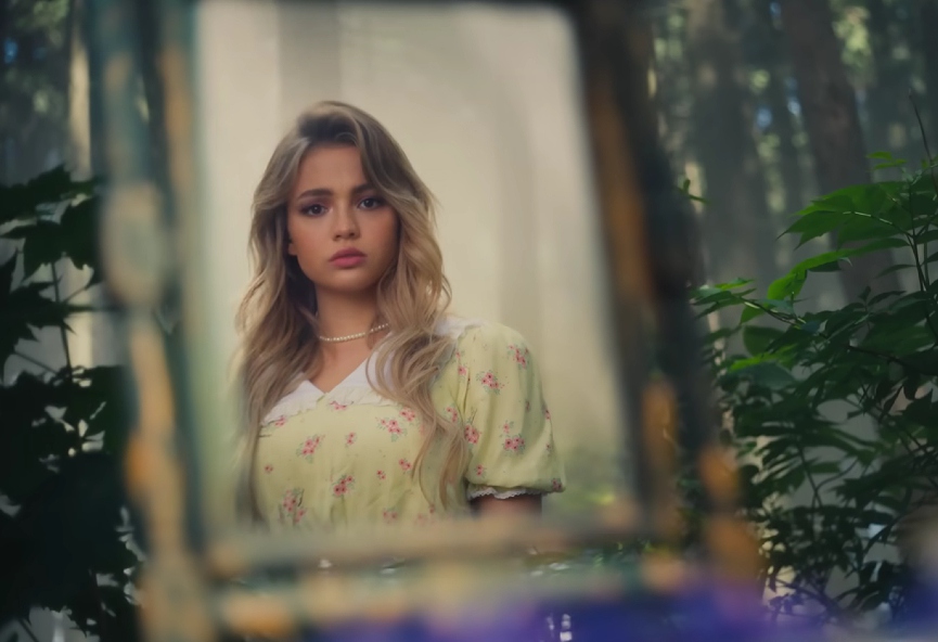 Кадр из клипа «Ой, мама»