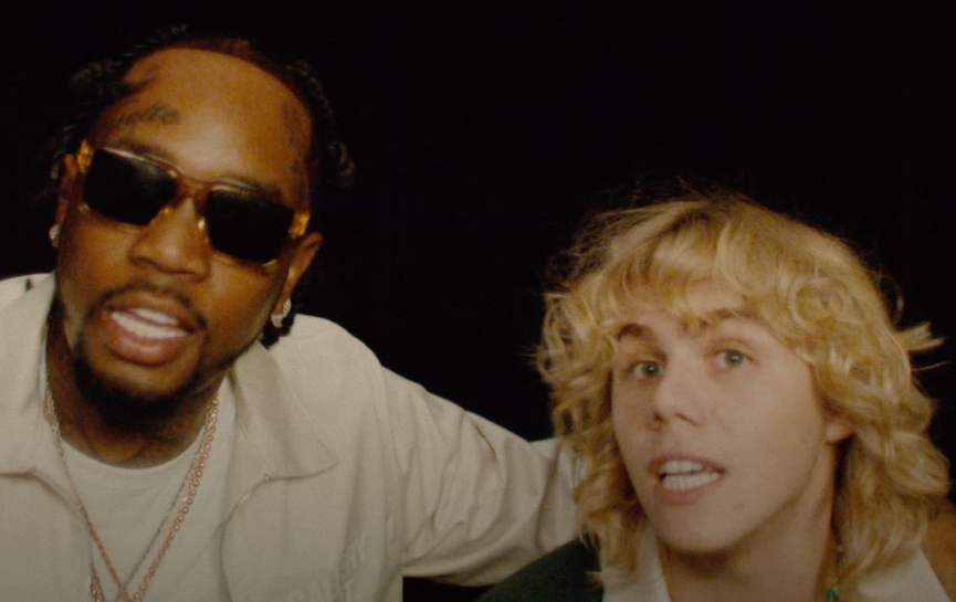 Fivio Foreign и The Kid Laroi​Кадр из видео «Paris To Tokyo»