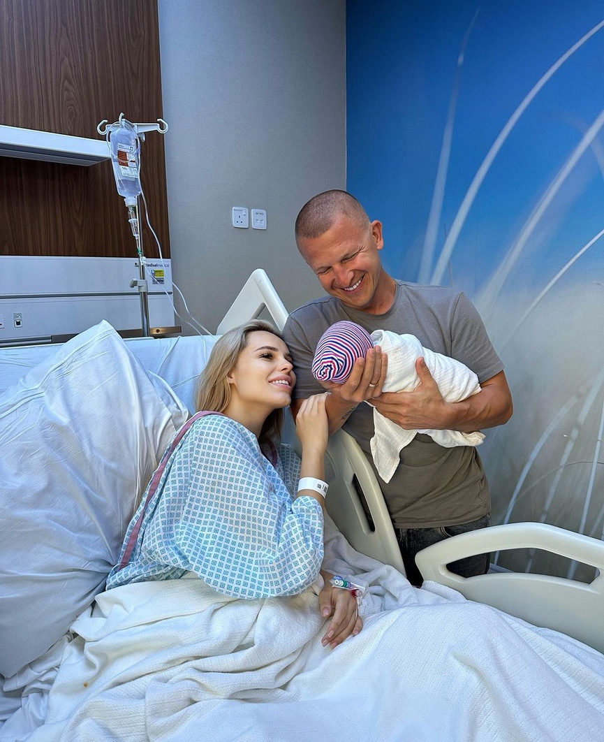 Ханна и Пашу со вторым ребёнком​Фото: соцсети